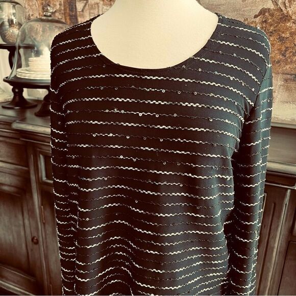 Chicos Top Pinstripe with Silver & Black Sequins Ric Rac size 1 M/8 - Picture 3 of 6